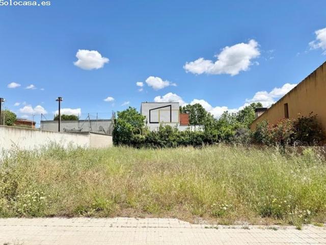Parcela urbana de 397 m2 para construir casa independiente a cuatro vientos