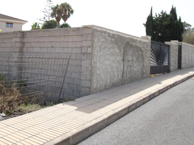 Parcela Urbana de Casi 1.000 m2 con Casa a Reformar en Los Girasoles, San Vicente – ¡Oportunidad Única!