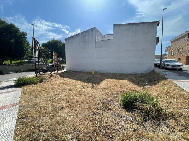 PARCELA URBANA DE ESQUINA EN ARROYO DE LA LUZ