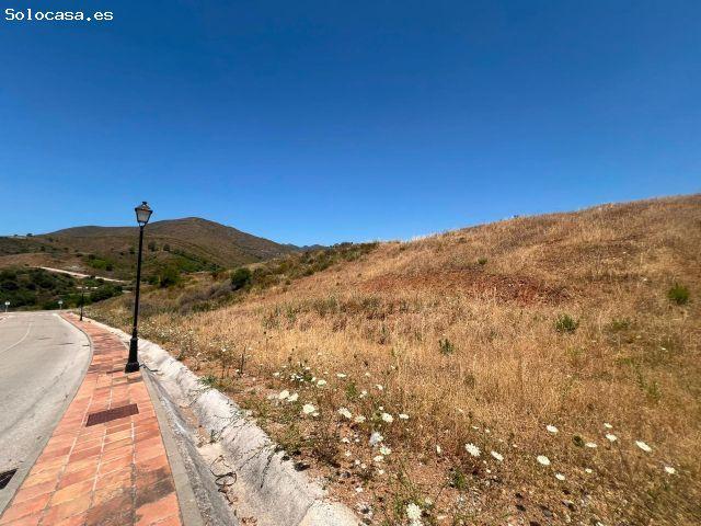 PARCELA URBANA EDIFICABLE EN PRIMERA LÍNEA DE CAMPO DE GOLF – MIJAS