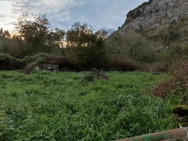 Parcela urbana en venta en Barrio Sámano Helguera, ideal para construir chalet unifamiliar
