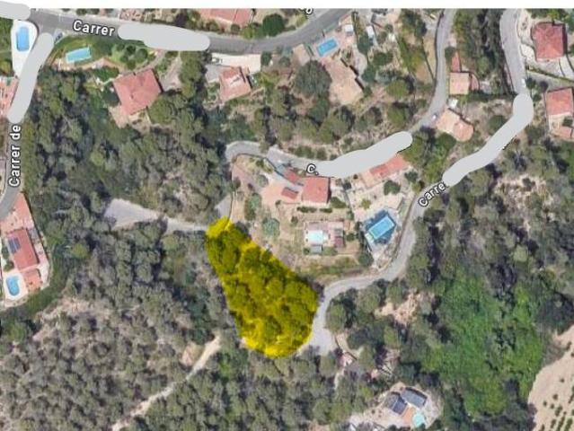 Parcela Urbana en Esparreguera: Oportunidad Única con Vistas Naturales ️
