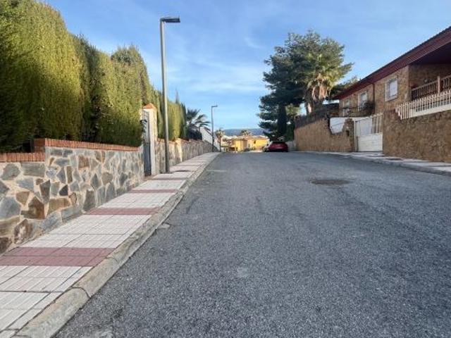 PARCELA URBANA EN OTURA PARA CONSTRUIR TU VIVIENDA A TU MEDIDA Y GUSTO, IDEAL SU UBICACION