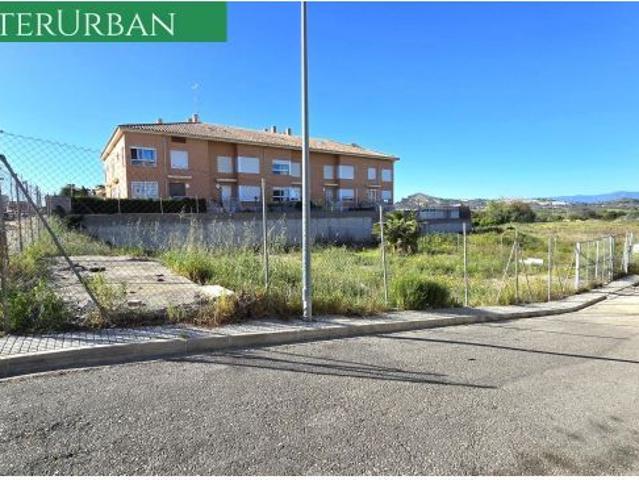 Parcela urbana esquinera de 536 m2 en Benissanó – zona exclusiva, ideal chalet con garaje y piscina