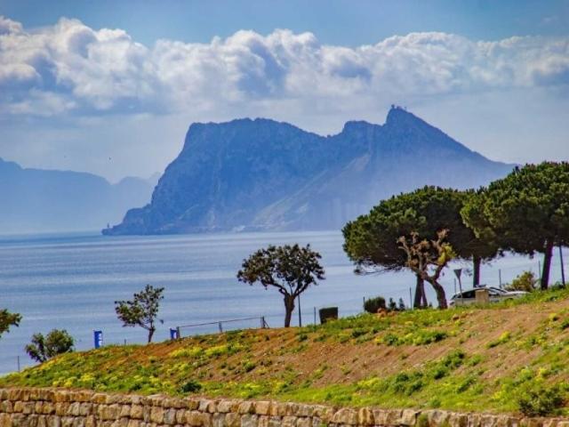 PARCELA URBANIZABLE CON VISTAS AL MAR EN BAHÍA DE LAS ROCAS
