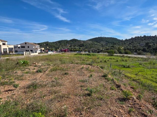 Parcela urbanizable de 420 m2 cerca del pueblo y a 6 km de la playa