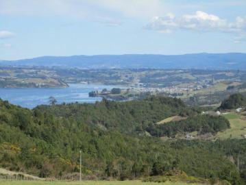 PARCELA 1,37 HA CON CASA VISTA AL CANAL DALCAHUE