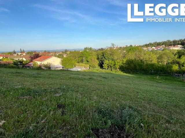 Parcelle de 2587m2 composée d'un terrain à bâtir de 973m2 et terrain de loisir de 1614m2