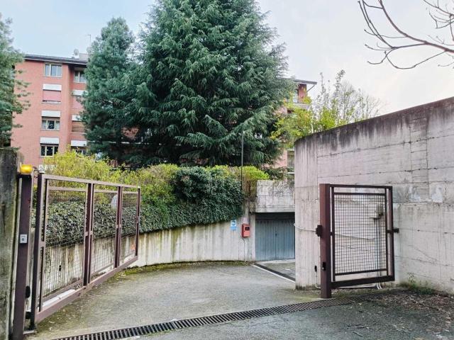 Parcheggio chiuso in vendita a Cirie'