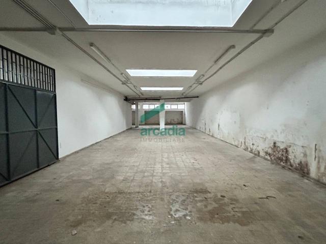 Parcheggio chiuso in vendita a Bari