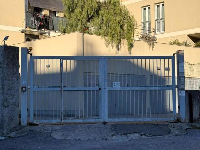 Parcheggio chiuso in vendita a Genova