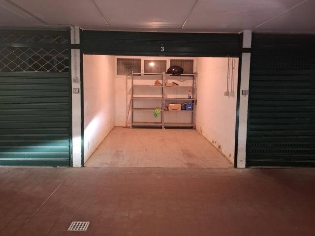 Parcheggio chiuso in vendita a Genova