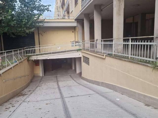 Parcheggio chiuso in vendita a Roma