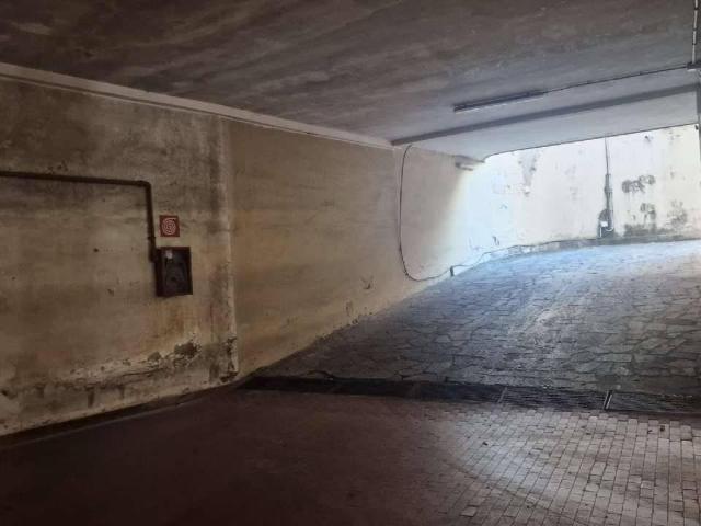 Parcheggio chiuso in vendita a Roma