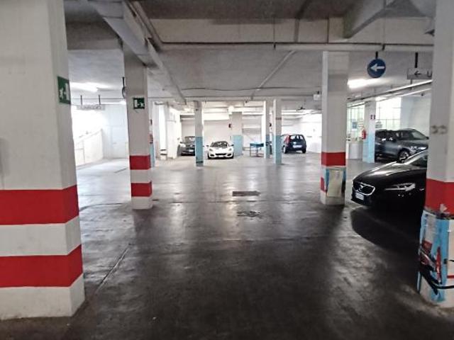 Parcheggio chiuso in vendita a Roma