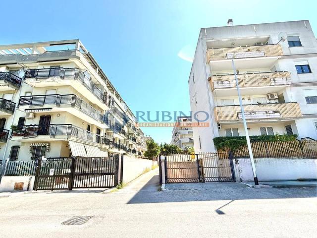 Parcheggio chiuso in vendita a Trani
