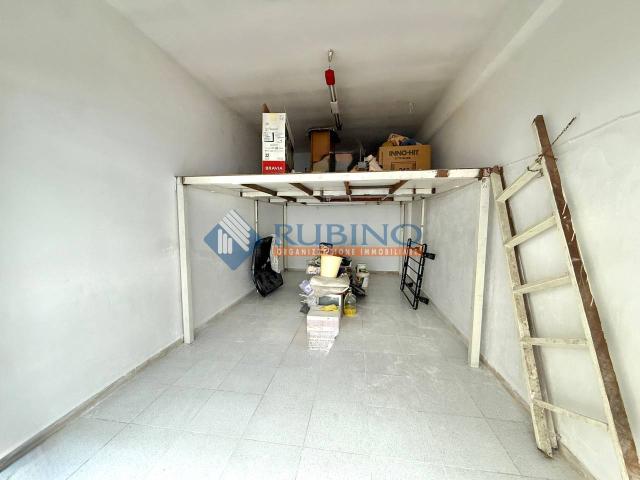 Parcheggio chiuso in vendita a Trani