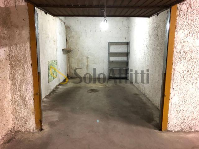 Parcheggio chiuso in affitto a Caserta