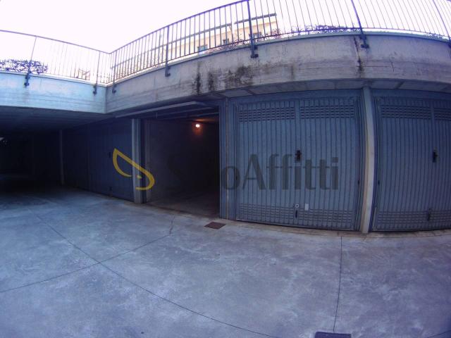 Parcheggio chiuso in affitto a Cinisello Balsamo