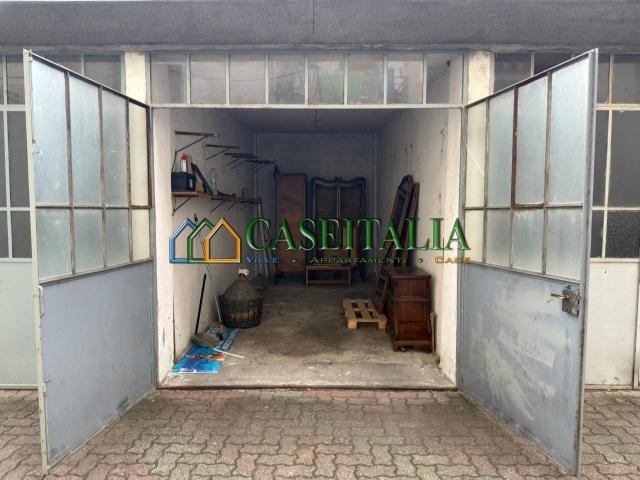 Parcheggio chiuso in affitto a Banchette