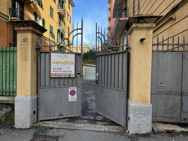 Parcheggio in vendita a Genova