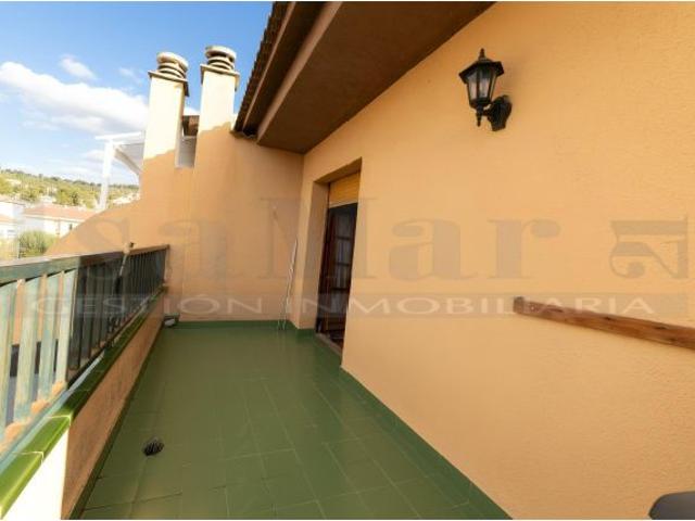 PAREADO CON PISCINA PROPIA