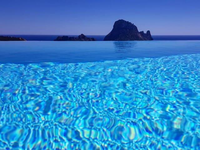 Pareado en venta en Cala Vadella, Ibiza