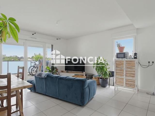 PAREMPUYRE T3 avec balcon, et deux stationnement