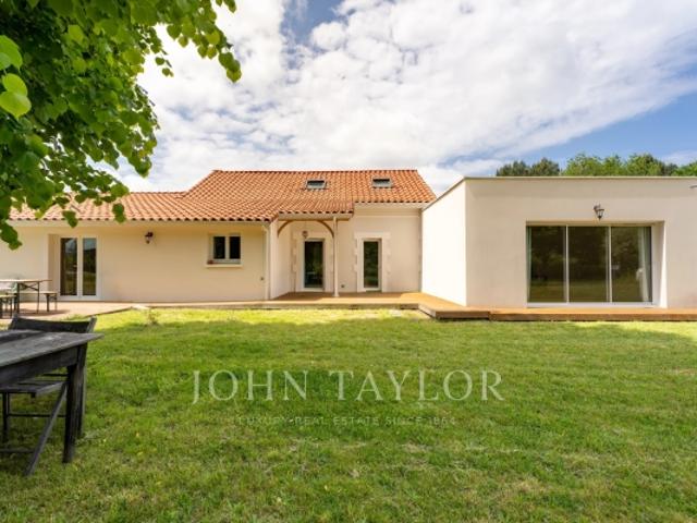 PARENTIS EN BORN MAISON ET GÎTES JOHN TAYLOR