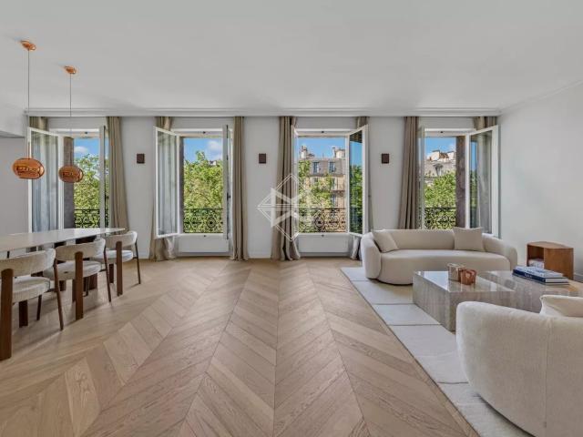 Parfait Pied à terre Vue Tour Eiffel Ecole Militaire 113m² Paris 7ème