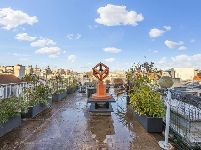 Paris 4ème Le Marais. Duplex avec rooftop exceptionnel