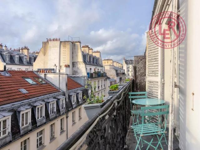 Paris 4ème Rue Jean Beausire Etage élevé avec ascenseur et balcon