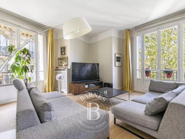 Paris 6 Notre Dame des Champs Etage élevé Appartement d'angle