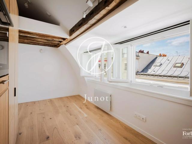 Paris 6e BEAUX ARTS / SAINT GERMAIN DES PRÉS Studio 13,03m² Carrez 17,10m² au sol Dernier étage