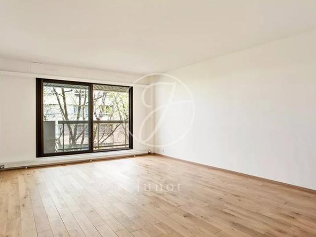 Paris 6e RUE NOTRE DAME DES CHAMPS / JARDIN DU LUXEMBOURG Appartement à louer 2 pièces vide 57,69m² Carrez 1 chambre 2 terrasses