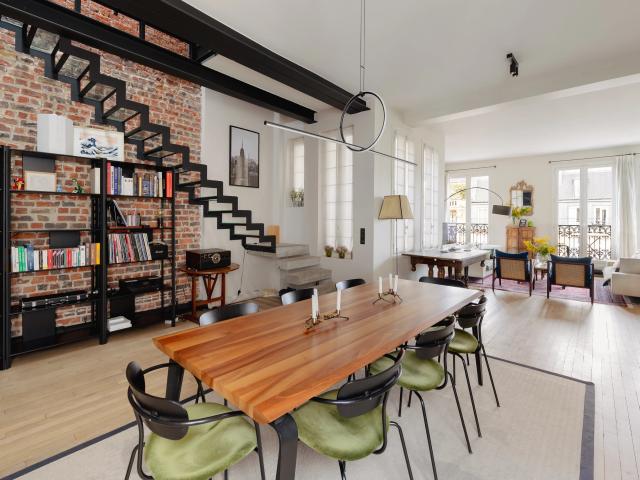 Paris 6e SÈVRES BABYLONE Duplex à vendre 5 pièces 141,52m² Carrez 162,73m² au sol 3 chambres Balcon et vues dégagées