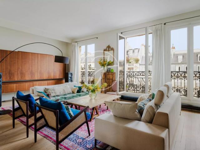 Paris 6e SÈVRES BABYLONE Duplex à vendre 5 pièces 141,52m² Carrez 162,73m² au sol 3 chambres Balcon et vues dégagées