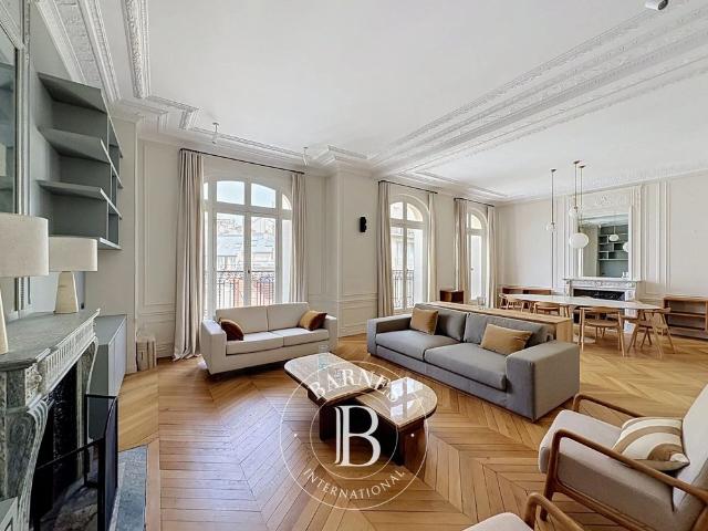 Paris 6ème, Appartement 3 Chambres 149 m² en location