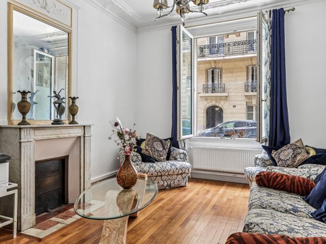 PARIS 75007 Appartement 76 m² 2 595€