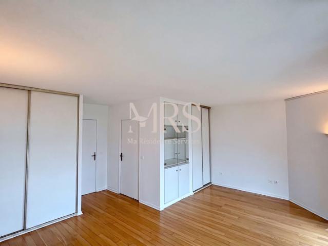 PARIS 75016 RESIDENCE SERVICES SENIORS STUDIO A VENDRE