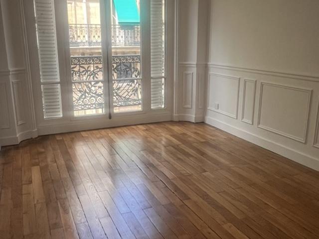 Paris 75018 Beau 3 pièces avec ascenseur