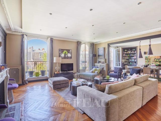 Paris 7 À deux pas des Invalides – Appartement d'exception avec vue Tour Eiffel