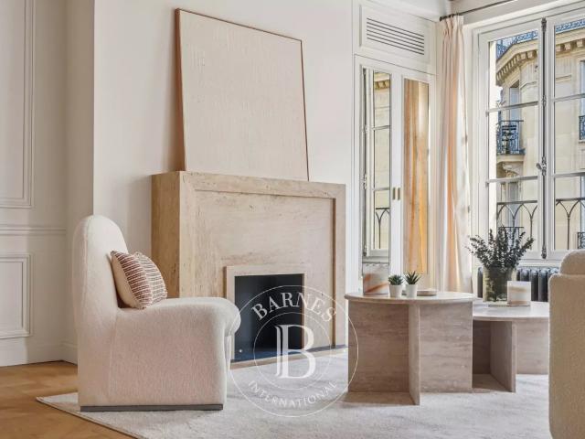 Paris 7 Bac/Lille Appartement rénové & meublé 2 suites