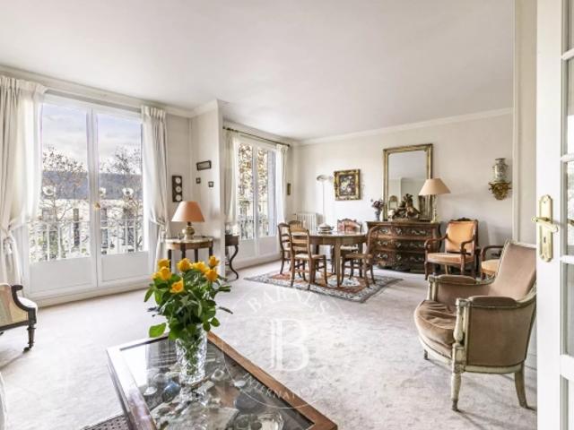 PARIS 7 – Breteuil / Saxe – 3/4 chambres Vue dégagée Lumineux