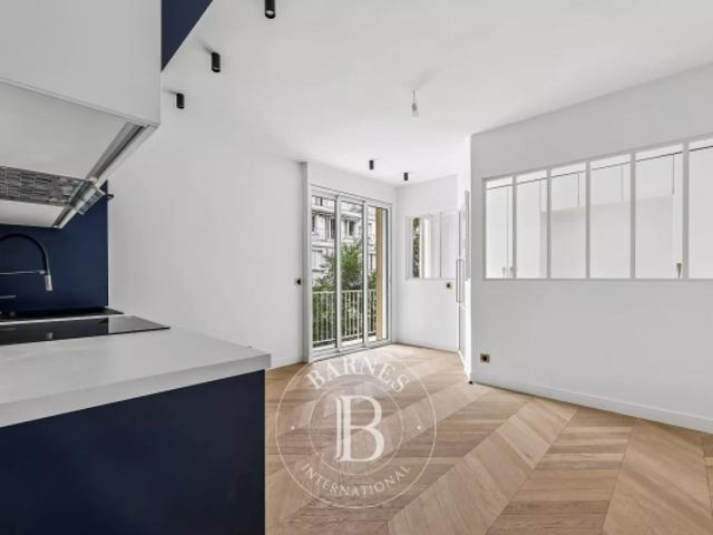 Paris 7 École Militaire Appartement rénové Ascenseur Balcon Calme et lumineux
