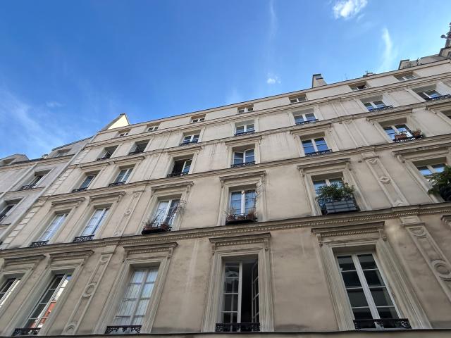 Paris 7? Rue du Bac | Dernier étage au cœur d'un quartier d'exception