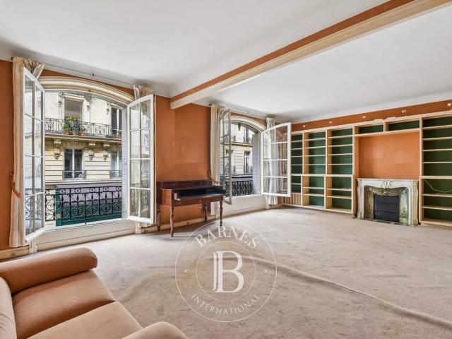 Paris 7 Saint Dominique Appartement familial 4/5 chambres