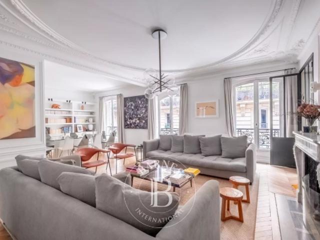 Paris 7 Saint Thomas d'Aquin Appartement familial rénové 3/4 chambres