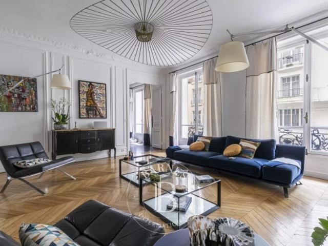 Paris 7 Sèvres / Invalides Appartement de réception / familial Superbes volumes 4 chambres
