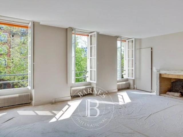 Paris 7 Vue dégagée Babylone entre cour d'honneur et jardins 3/4 chambres